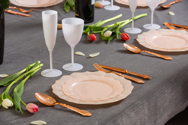 Pink Round Plastic Plates - Scalloped