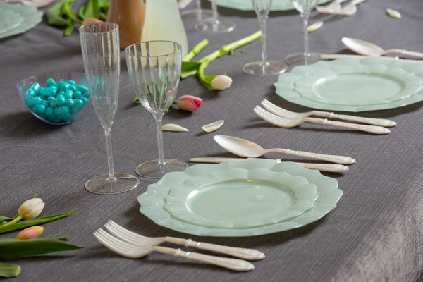 Turquoise Round Plastic Plates - Scalloped