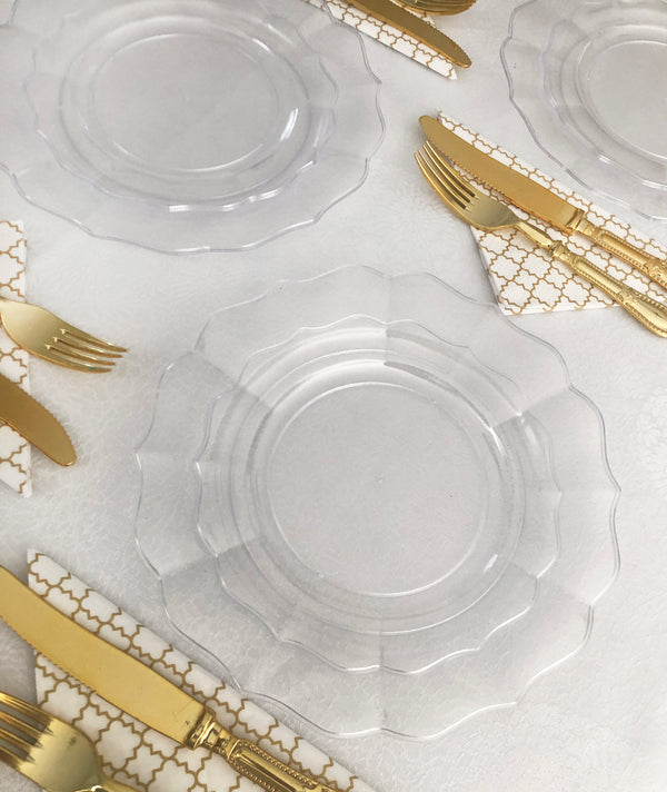 Clear Round Plastic Plates - Scalloped
