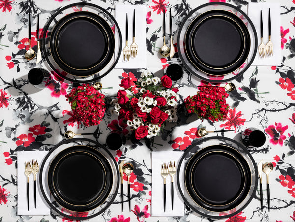 20 Pack Black and Gold Round Plastic Dinnerware Set (10 Guests) - Edge